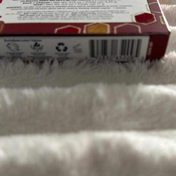 BURT’S BEES BEESWAX BOUNTY LIP BALMS (4). BEESWAX, VITAMIN E AND PEPPERMINT. - Picture 4 of 5